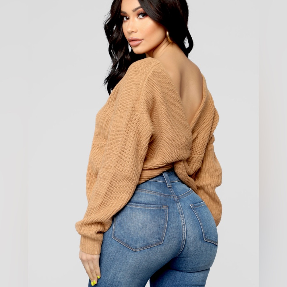 Twist Sweater V-Neck Fashion Nova Medium NWT Camel/Light Brown